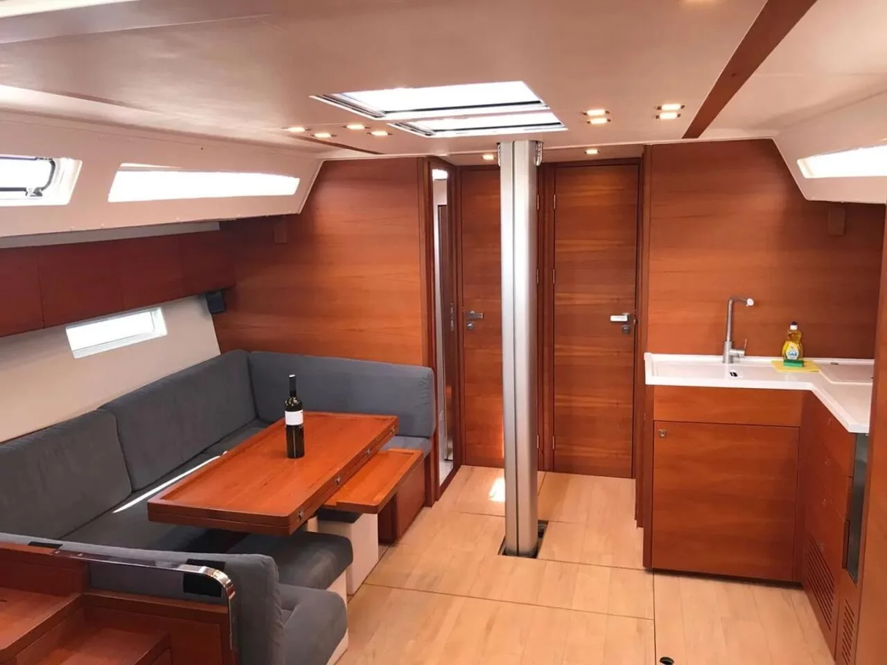 More 55 (Solid White) Interior image - 3