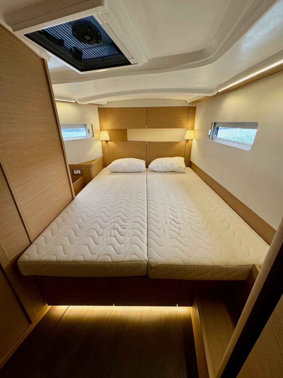 Photo #9 - Sun Odyssey 410 (LUCIA) in Lefkada - 18329