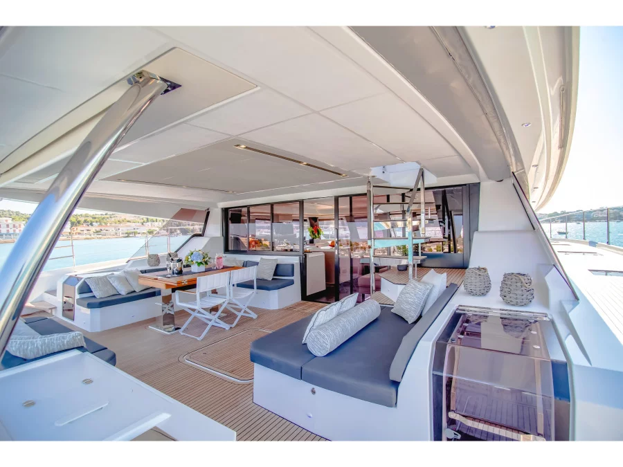 Fountaine Pajot Power 67 (Dompe') Interior image - 0