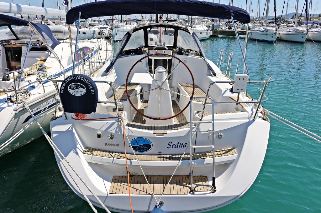 Photo #19 - Sun Odyssey 36i (Mala) in Vinisce - 23277