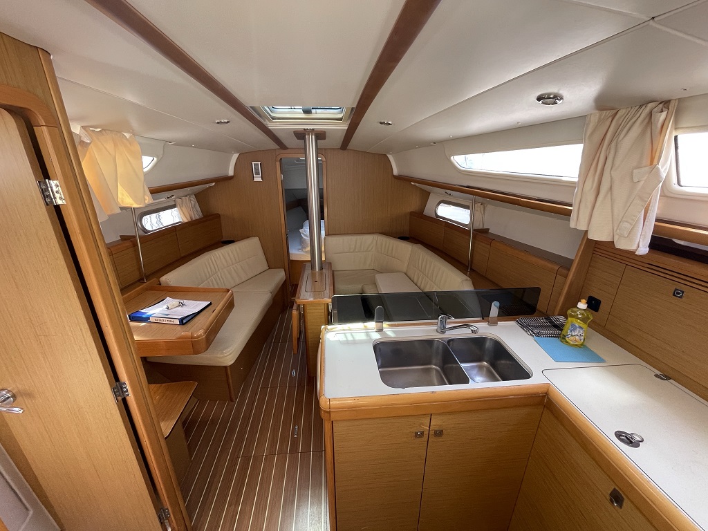 Photo #4 - Sun Odyssey 36i (Mala) in Vinisce - 23277