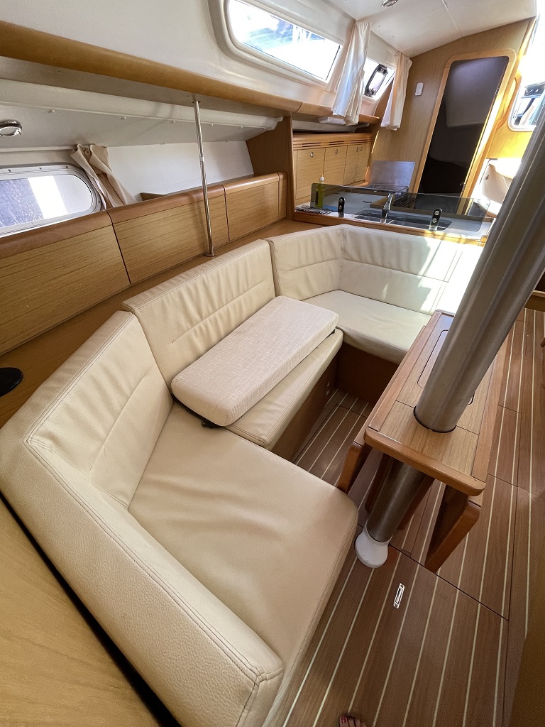 Photo #21 - Sun Odyssey 36i (Mala) in Vinisce - 23277