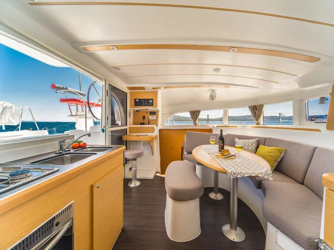 Lagoon 380 (Bilbilis) Interior image - 6