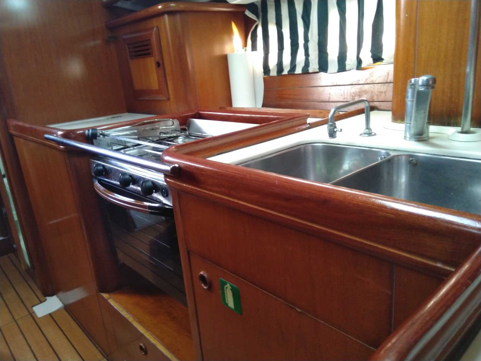 Photo #15 - Oceanis Clipper 411 (Nemesis) en Atenas - 23302