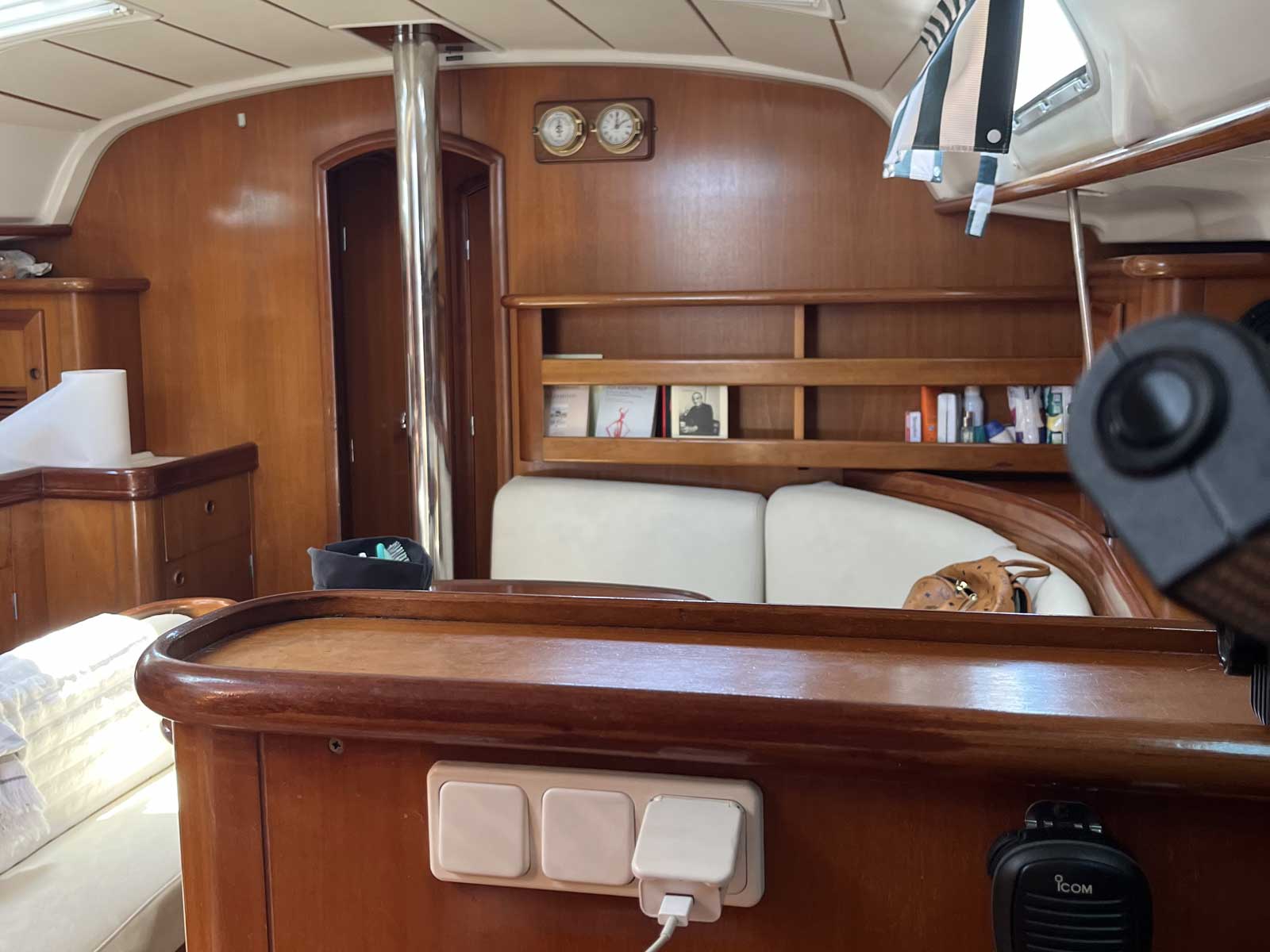Photo #2 - Oceanis Clipper 411 (Nemesis) en Atenas - 23302