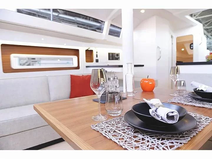 RM 1180 (CARIBBEAN DANDY) Interior image - 1