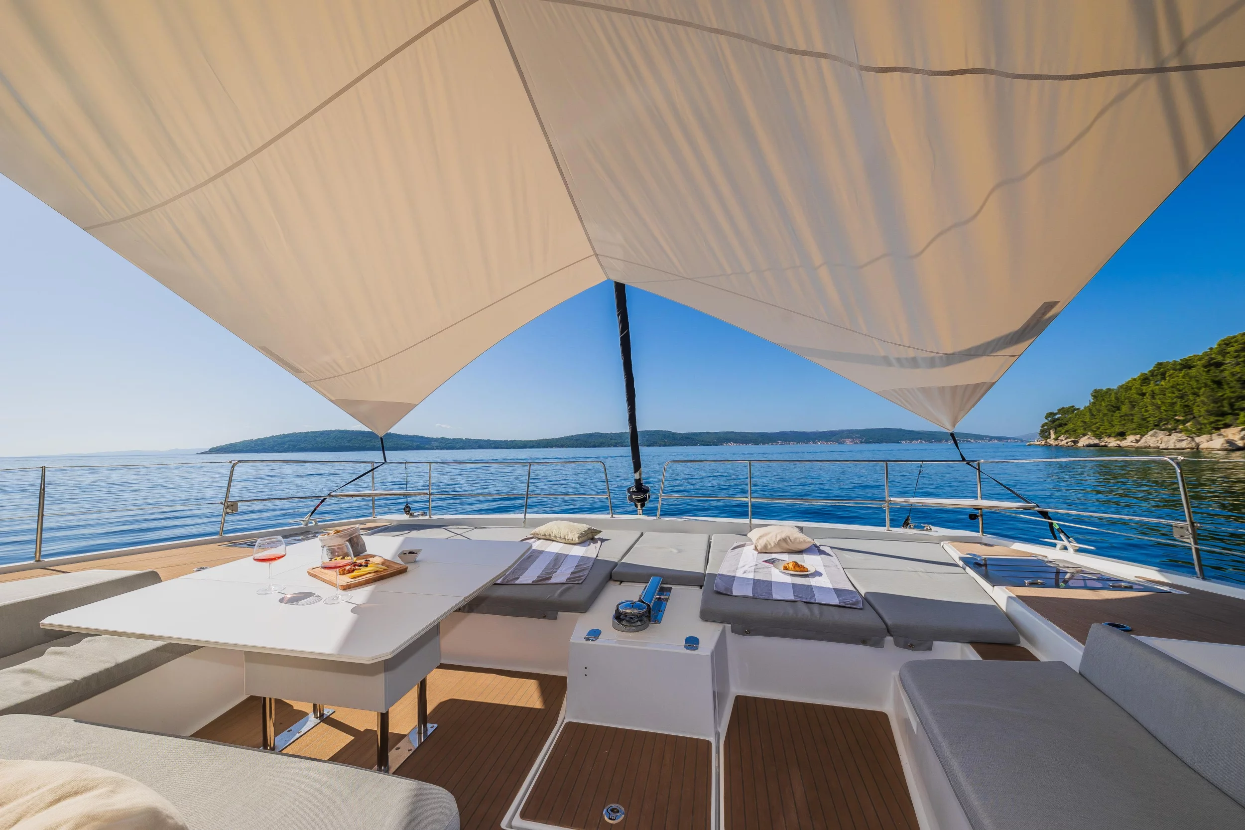Bali 5.4 10 berths (OCEAN LOUNGE)  - 12