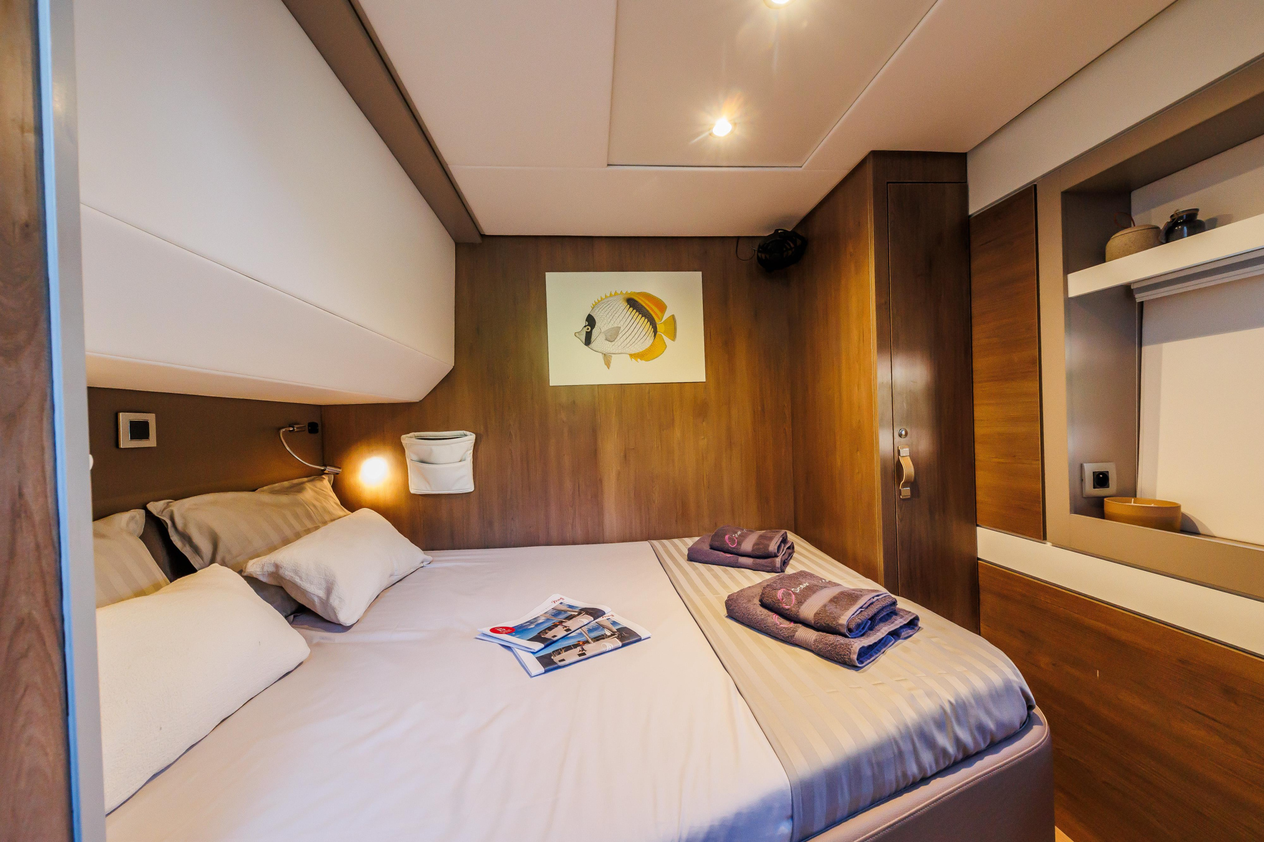 Photo #2 - Bali 5.4 10 berths (OCEAN LOUNGE) in Atene - 23293