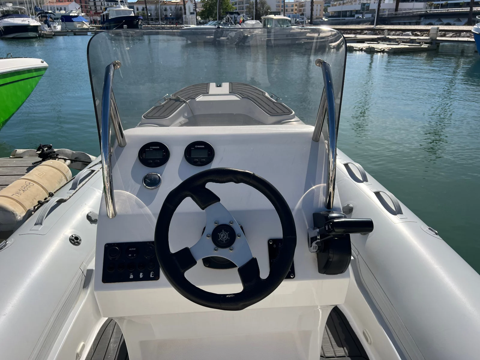 Ruyter 580 (Just R) Interior image - 2