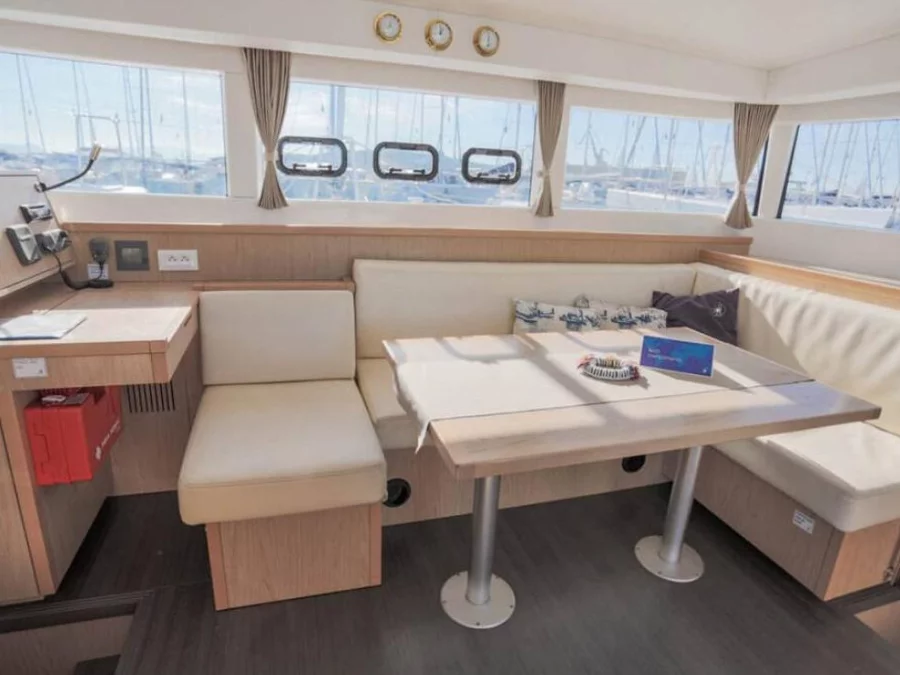 Lagoon 39 (Cava) Interior image - 16