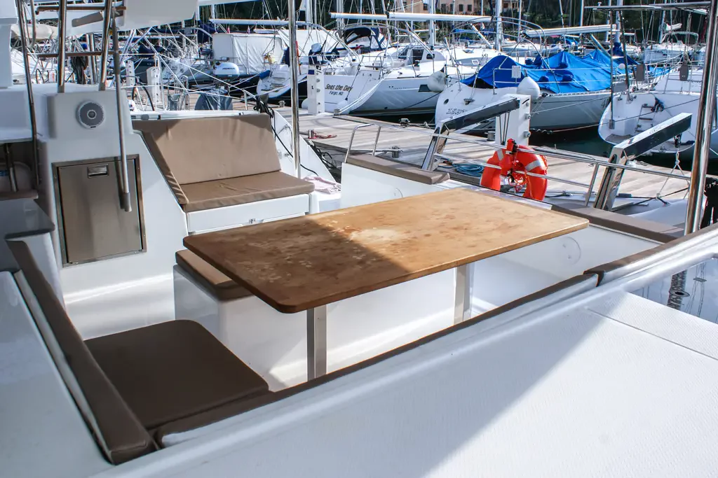 Helia 44 (4 cabs) (Lounge)  - 4
