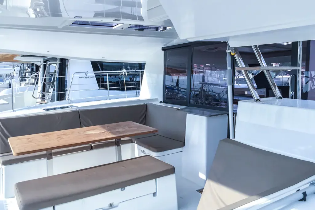 Helia 44 (4 cabs) (Lounge)  - 11