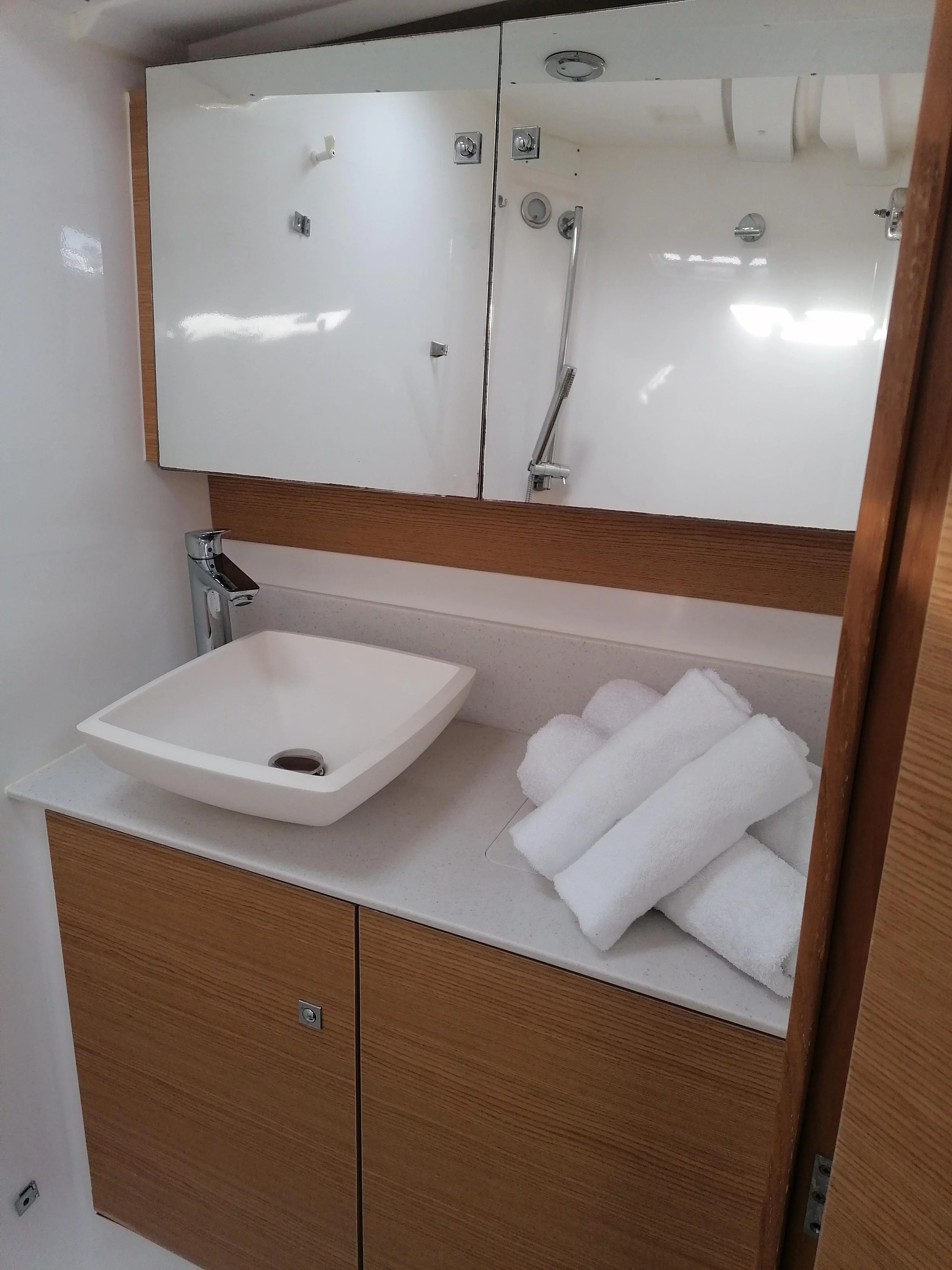 Dufour 460 GL (Serendipity) Toilet - 11