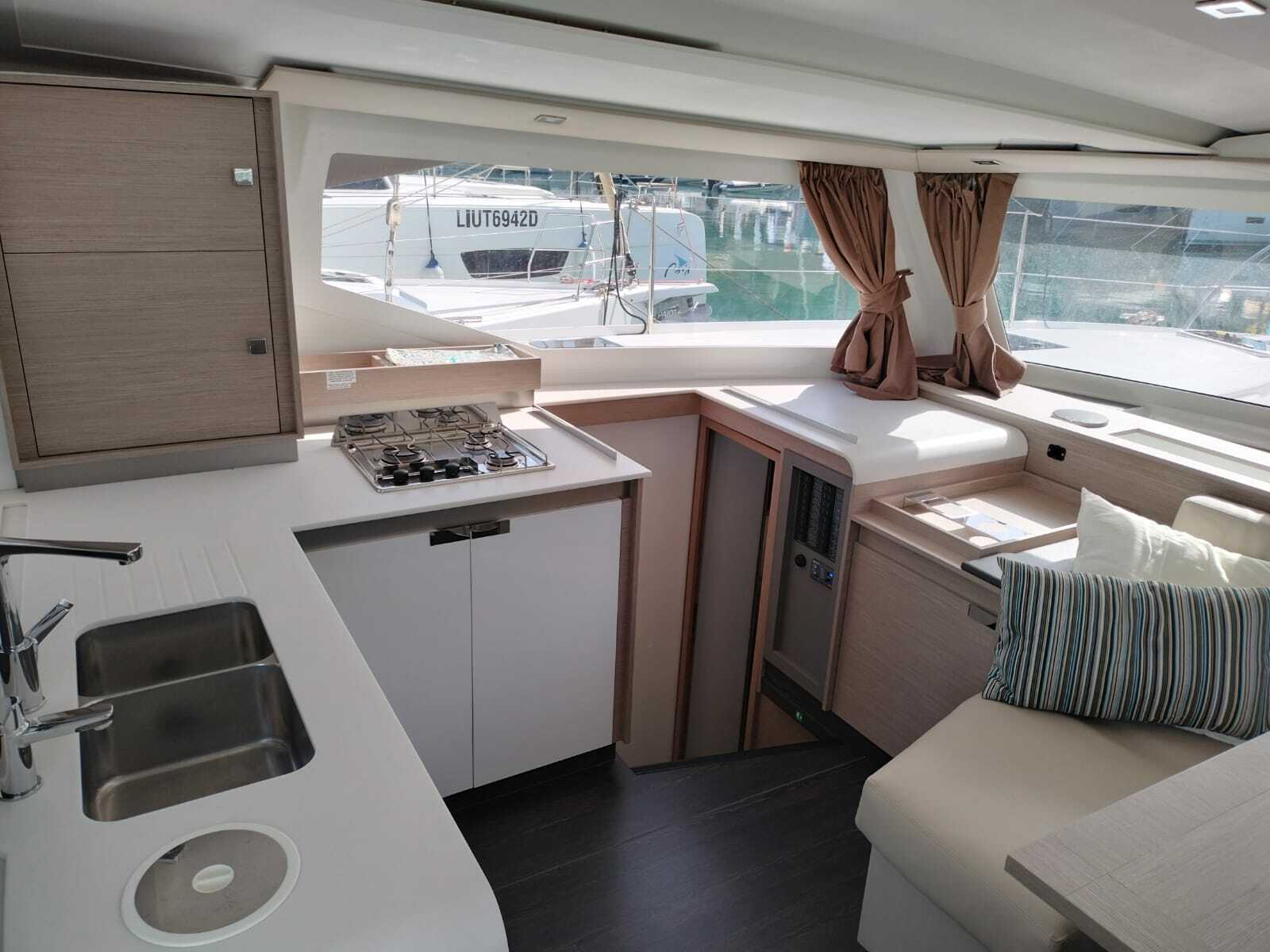 Photo #3 - Fountaine Pajot Isla 40 (LUNA) in Capo d'Orlando - 19551