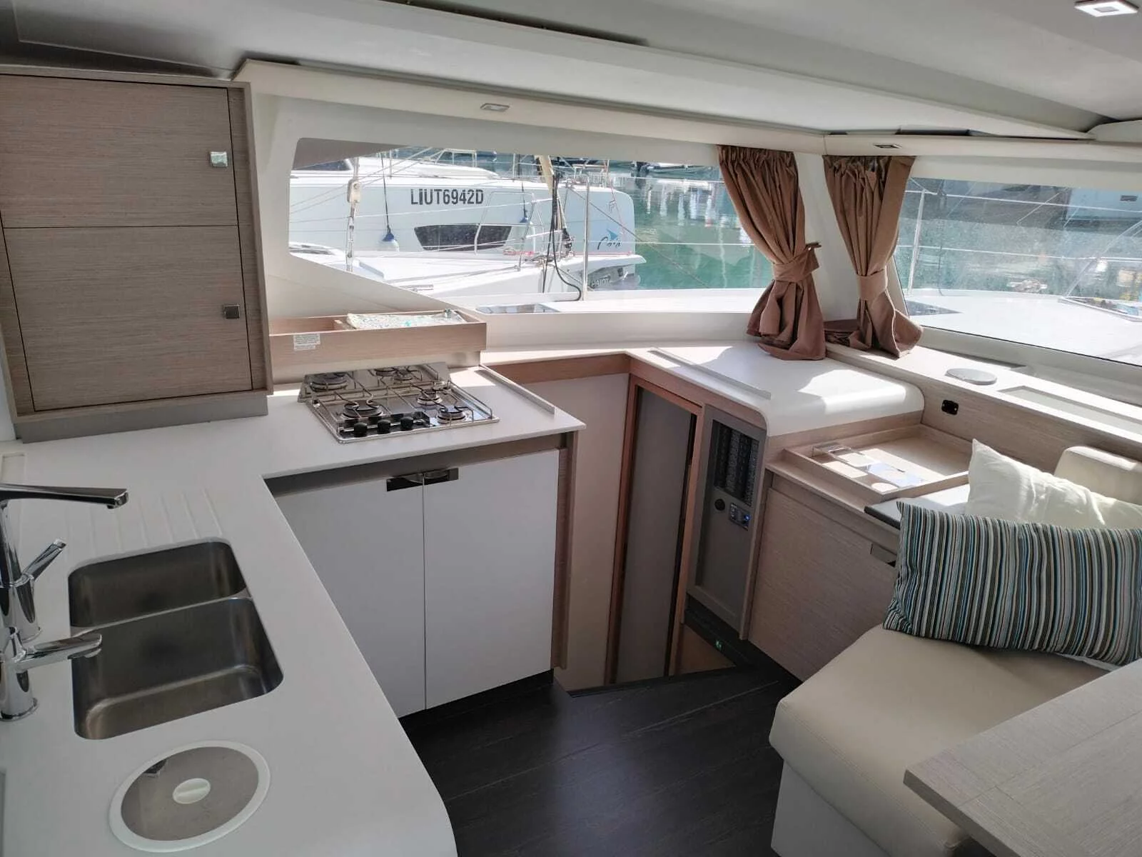 Fountaine Pajot Isla 40 (LUNA)  - 2