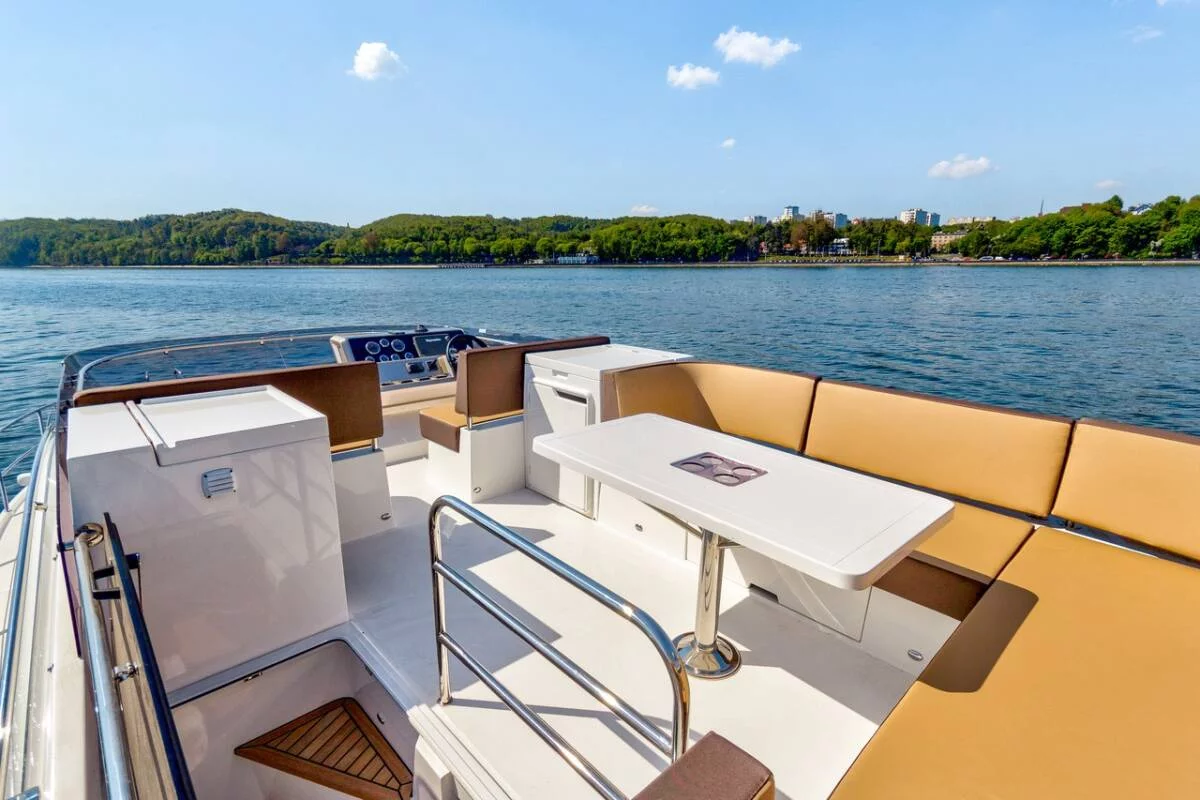 Galeon 420 Fly (Amber Blue)  - 13