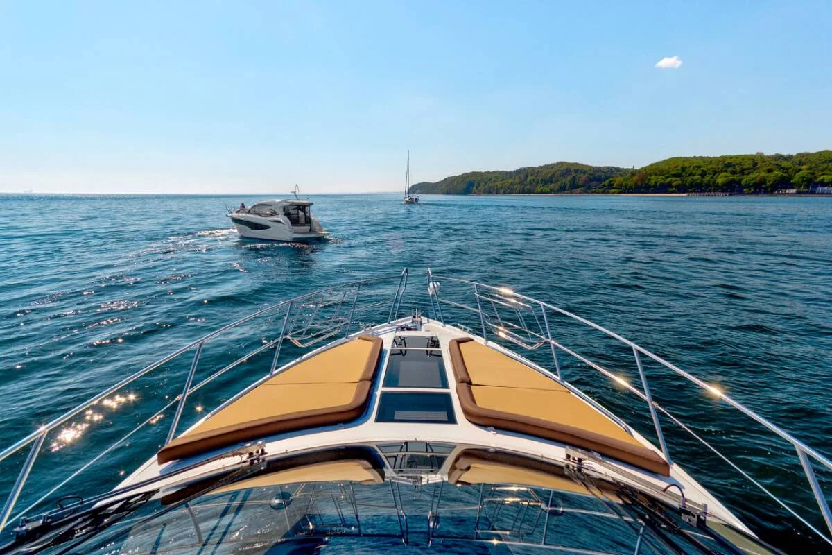 Galeon 420 Fly (Amber Blue)  - 16