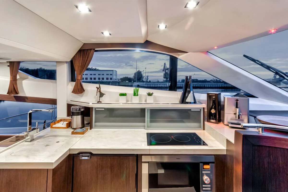 Galeon 420 Fly (Amber Blue)  - 7