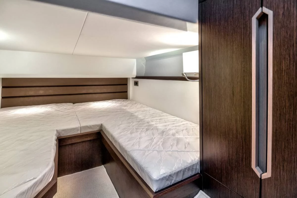 Galeon 420 Fly (Amber Blue)  - 4