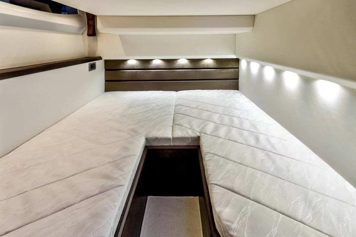 Galeon 420 Fly (Amber Blue)  - 3