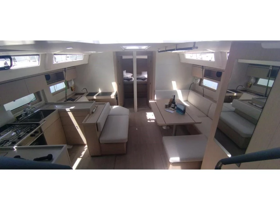 Oceanis 51.1 (ESCAPE (generator, air condition, water maker, 1 SUP free of charge)) Interior image - 6