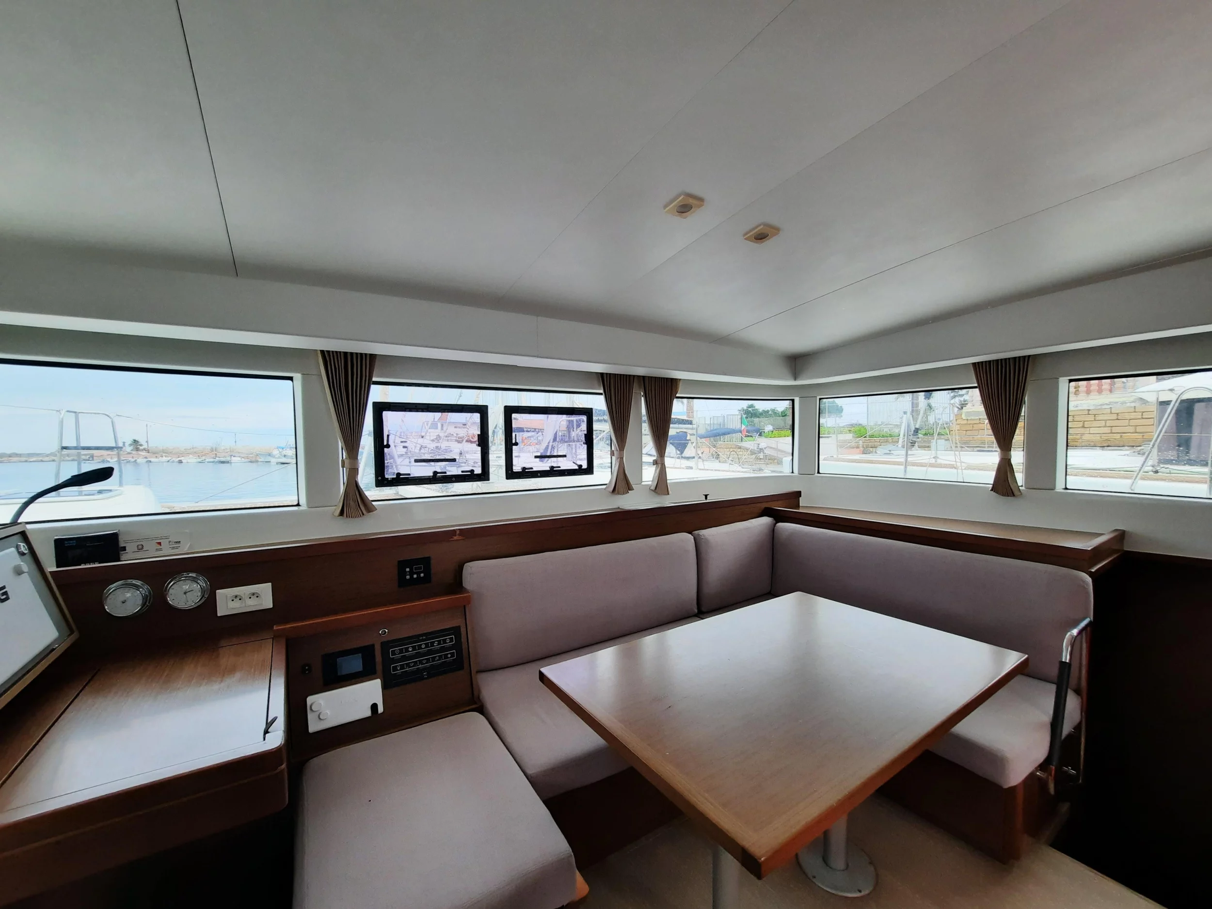Lagoon 40 (Senza Meta ( and )) Interior image - 1