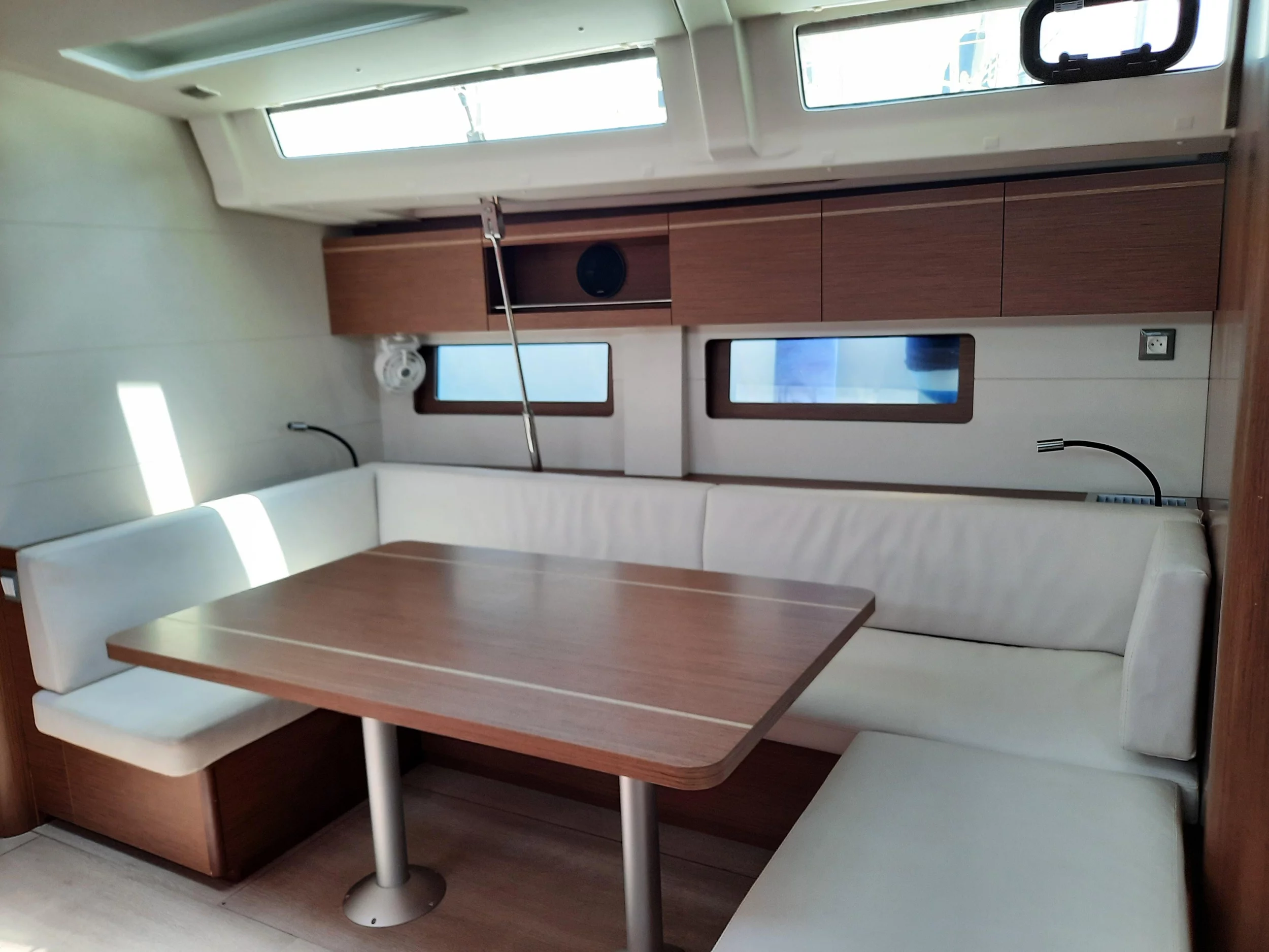 Oceanis 51.1 (Senza Confini II) Interior image - 1