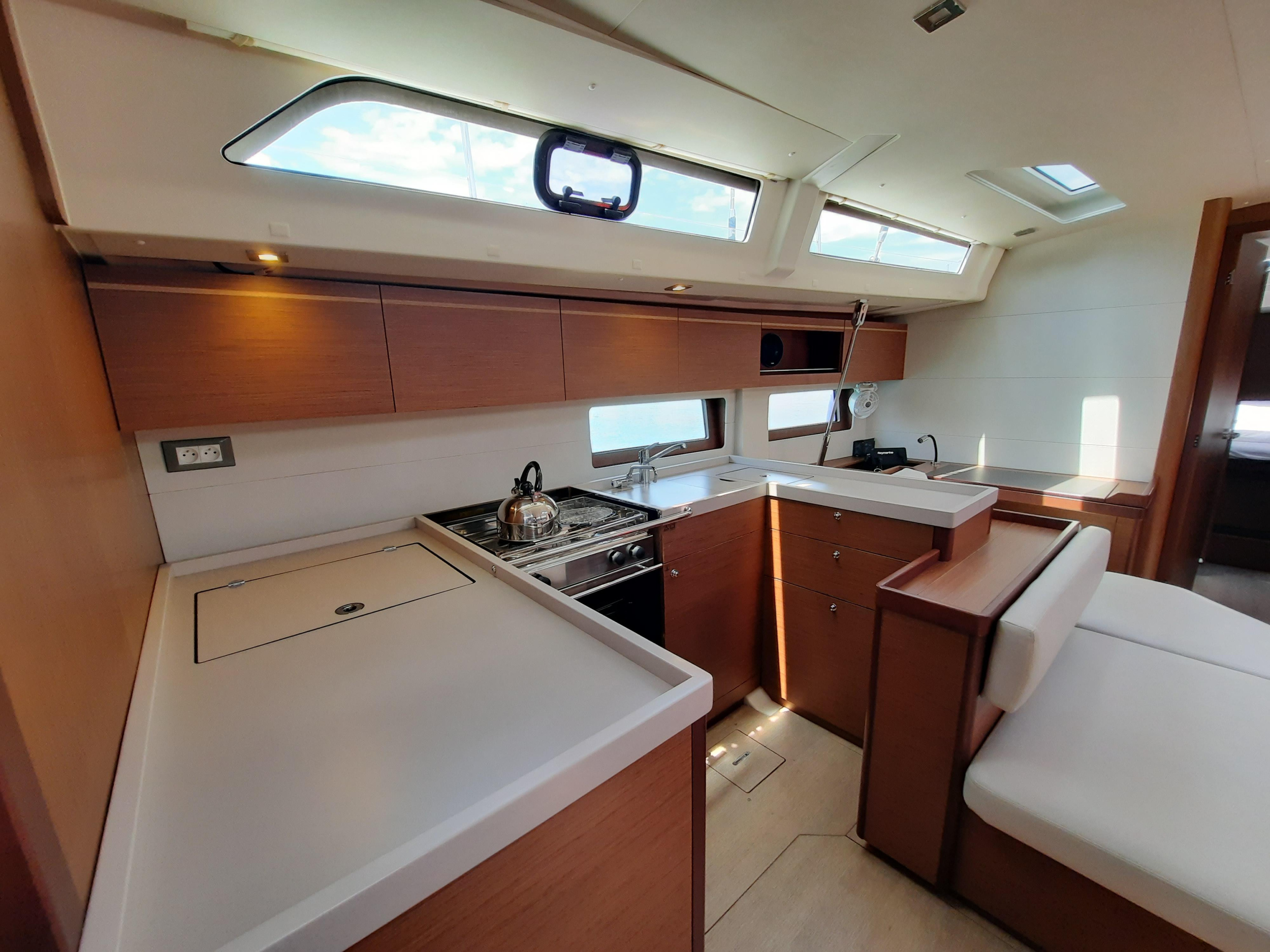 Photo #7 - Oceanis 51.1 (Senza Confini II) in Portorosa - 23433