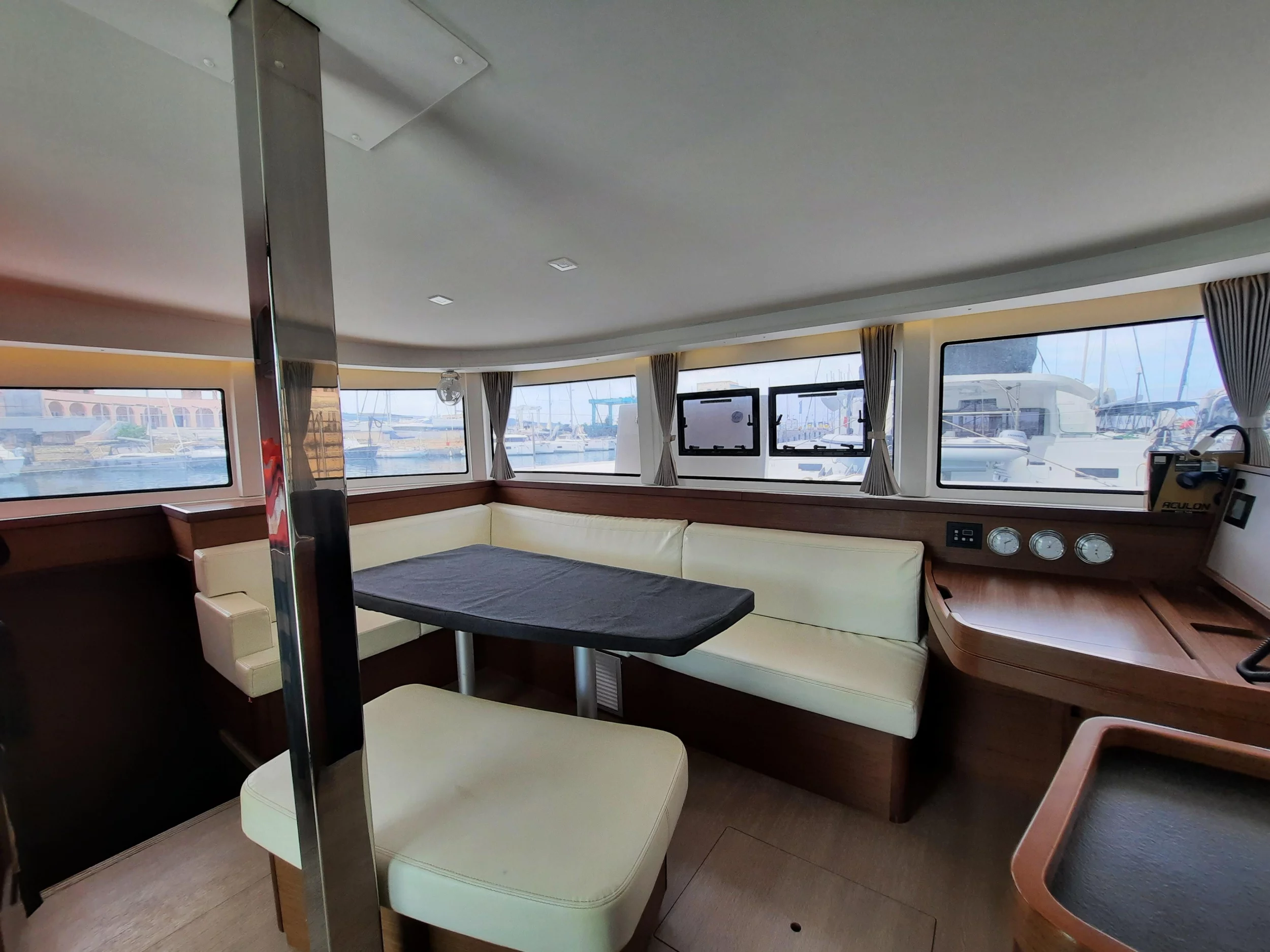 Lagoon 42 (Senza Ma ( and )) Interior image - 3