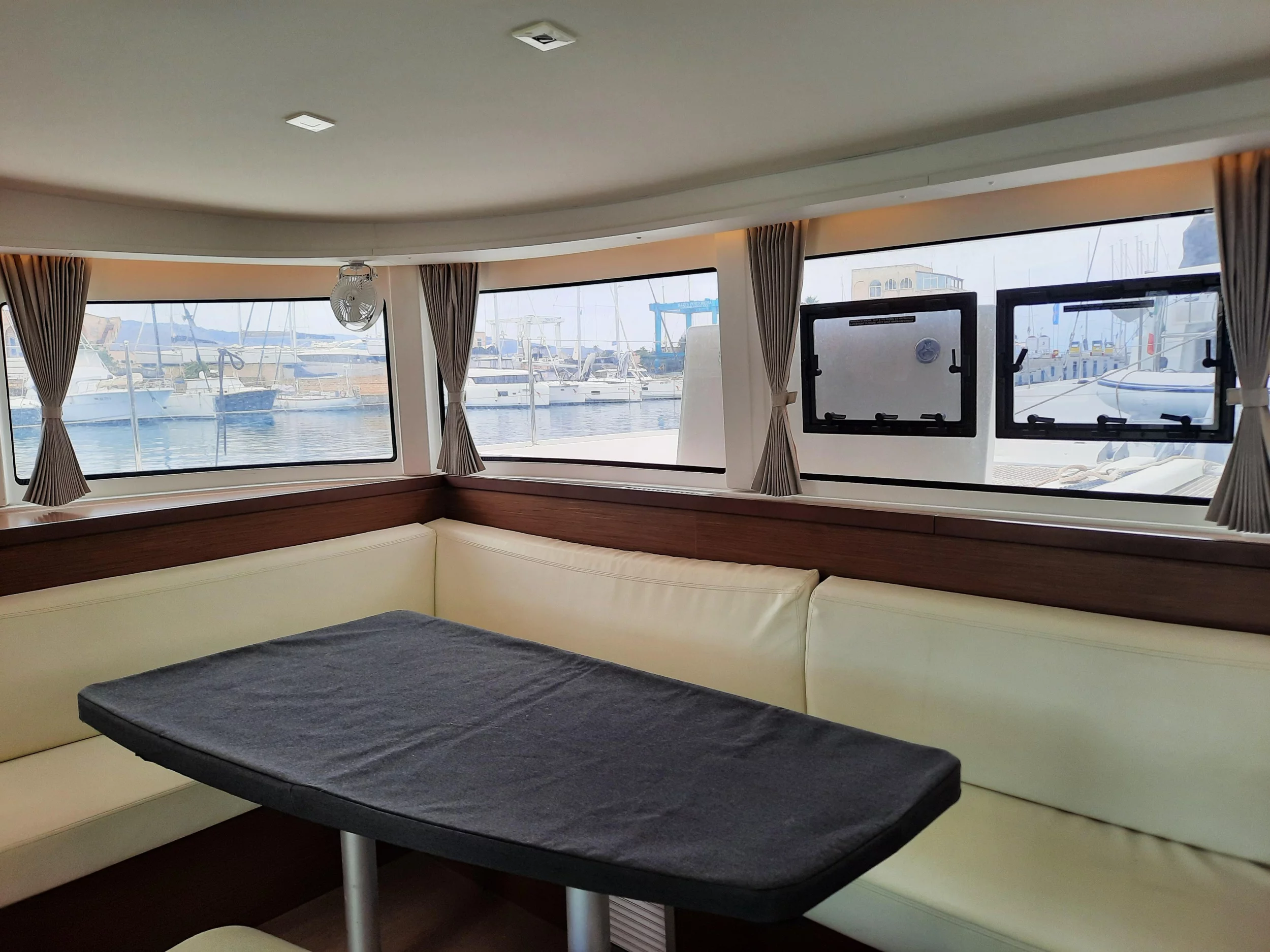 Lagoon 42 (Senza Ma ( and ))  - 1
