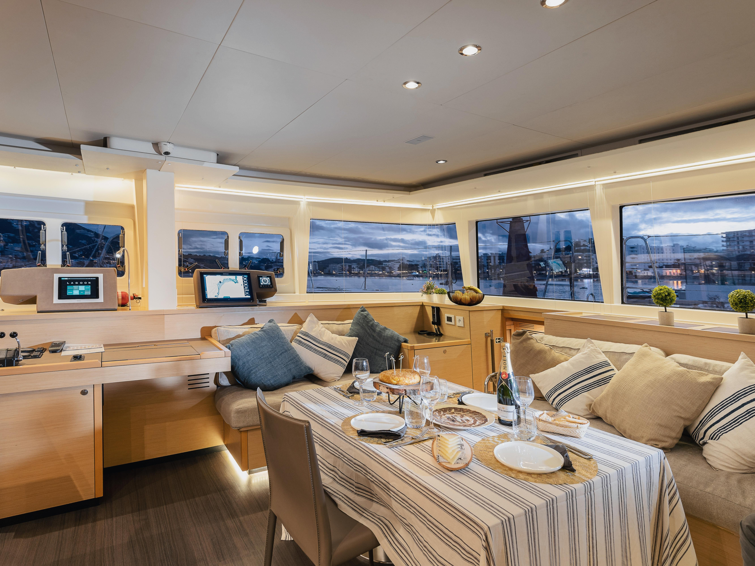 Photo #2 - Lagoon 560 S2 FULL EQUIPE LUXE (Baltsar) in Sant Antoni de Portmany - 17808
