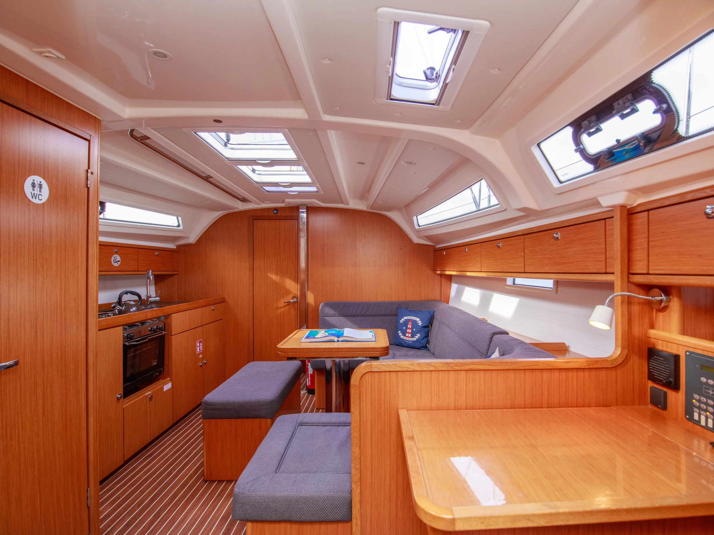 Bavaria 41 Cruiser (Tangram) Interior image - 7