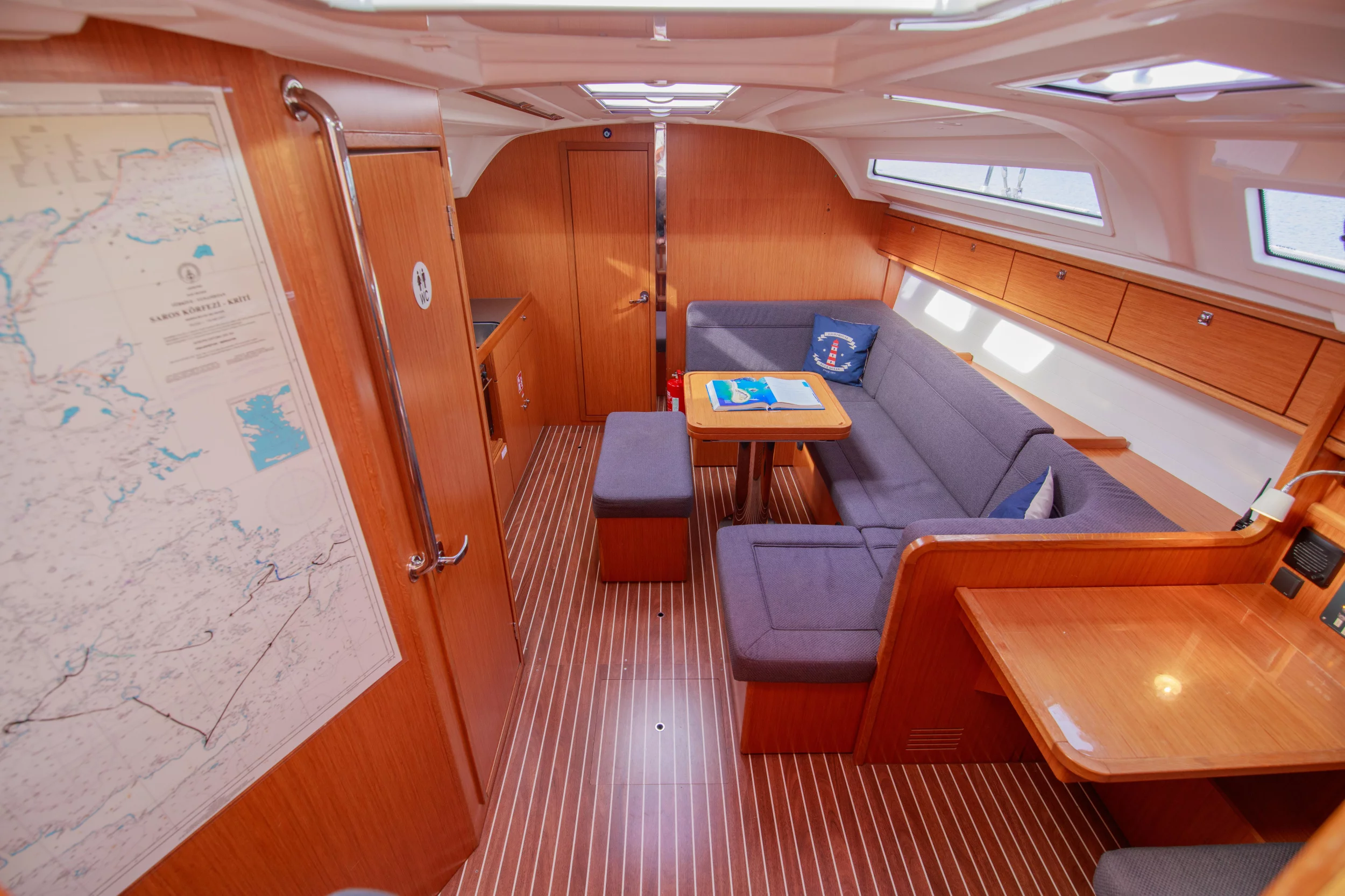 Bavaria 41 Cruiser (Tangram)  - 13