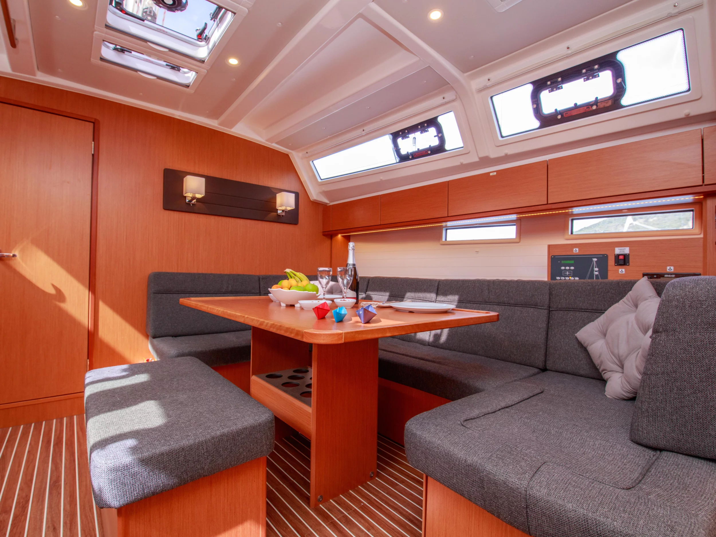 Bavaria 46 Cruiser (Jenga) Interior image - 2