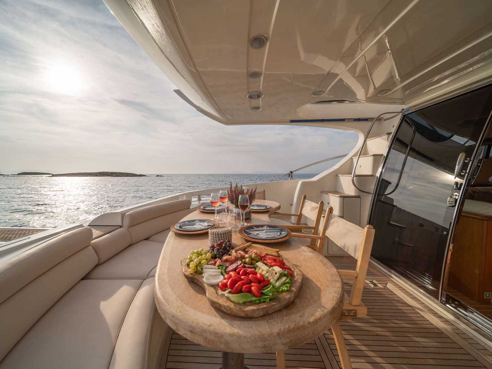 Photo #8 - Azimut 64 (Grace) en Lavrion - 23453