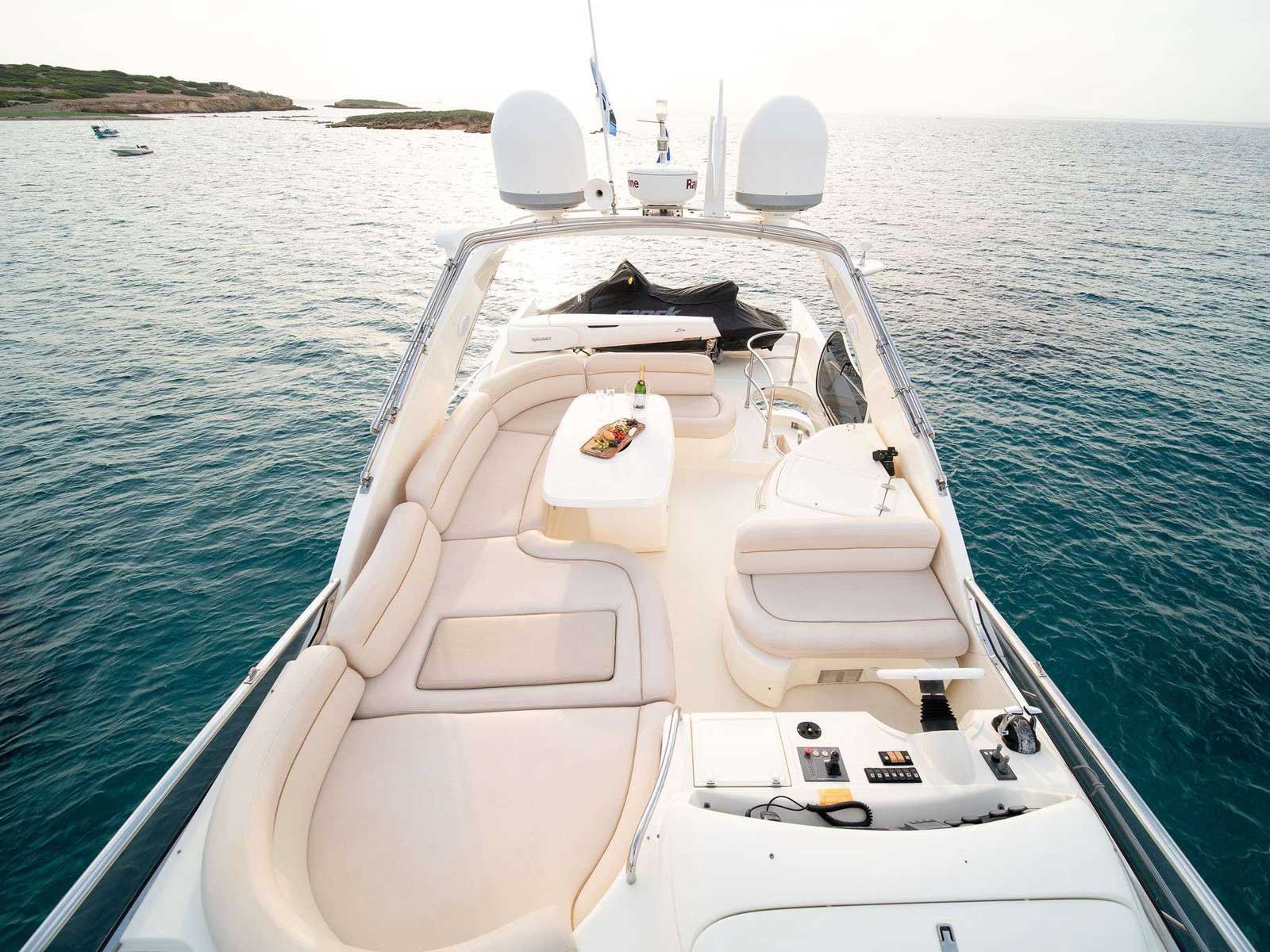 Photo #4 - Azimut 64 (Grace) en Lavrion - 23453
