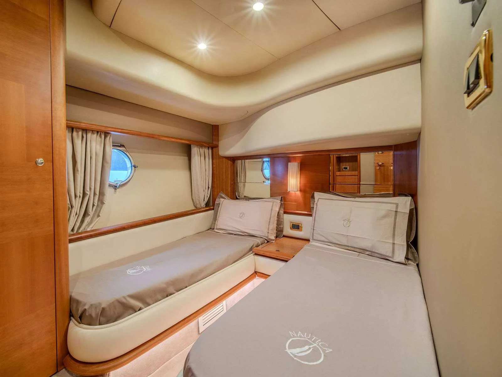 Azimut 64 (Grace)  - 1