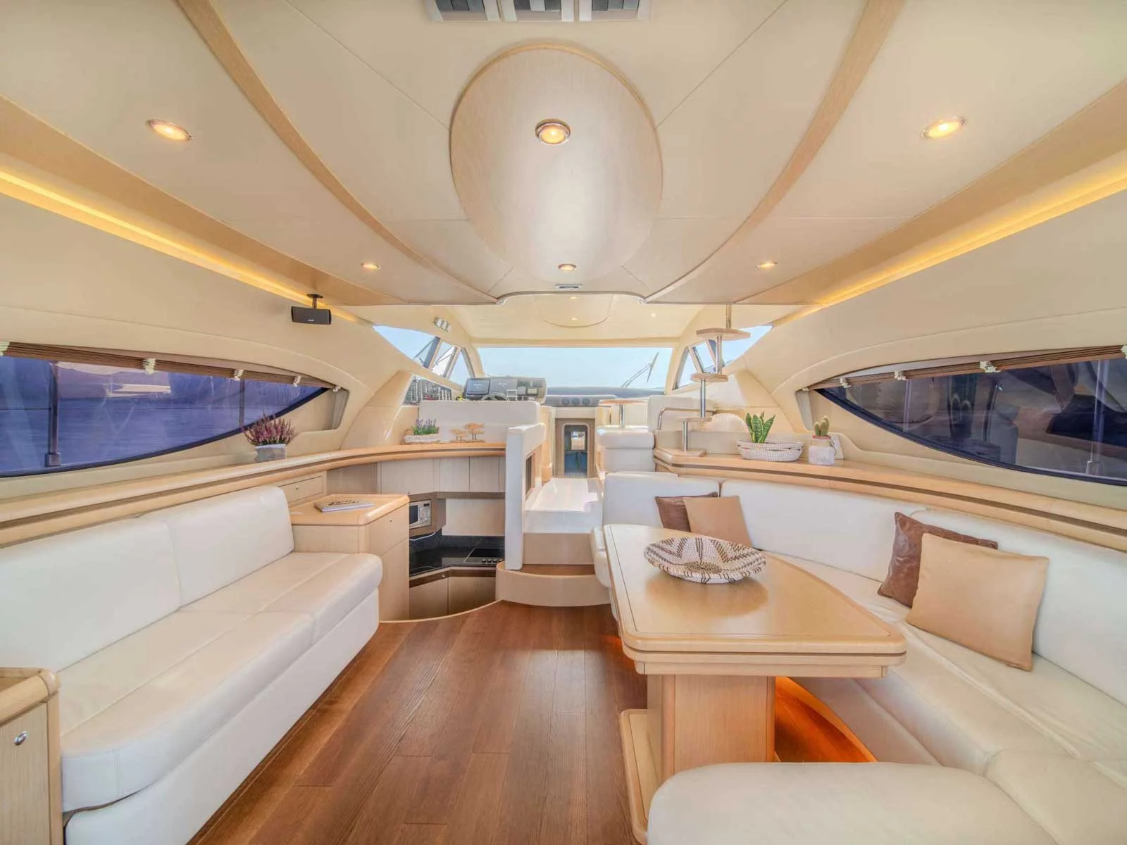 Ferretti 550 (Carte Blanche) Interior image - 9