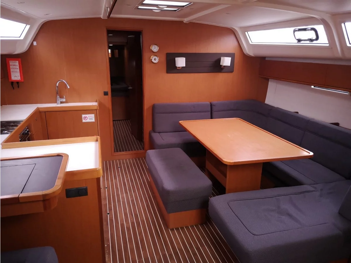 Bavaria 51 (Lippi) Interior image - 6