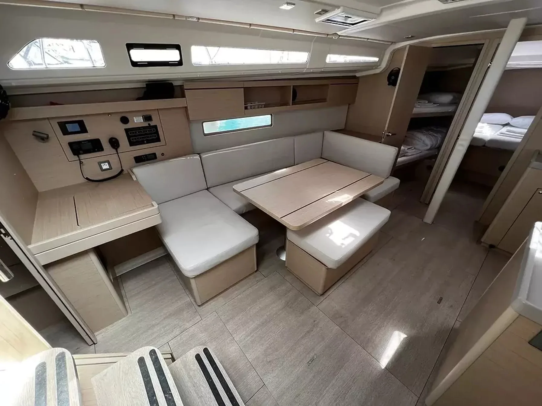 Oceanis 40.1 (EISNER) Interior image - 5