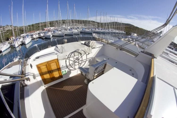 Staryacht 1670 (Holiday) 3 - 12