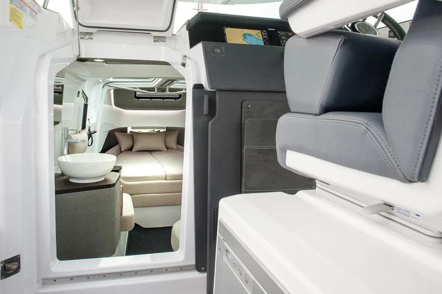 Axopar 37 XC Cross Cabin (Axopar 37 XC Cross Cabin)  - 4