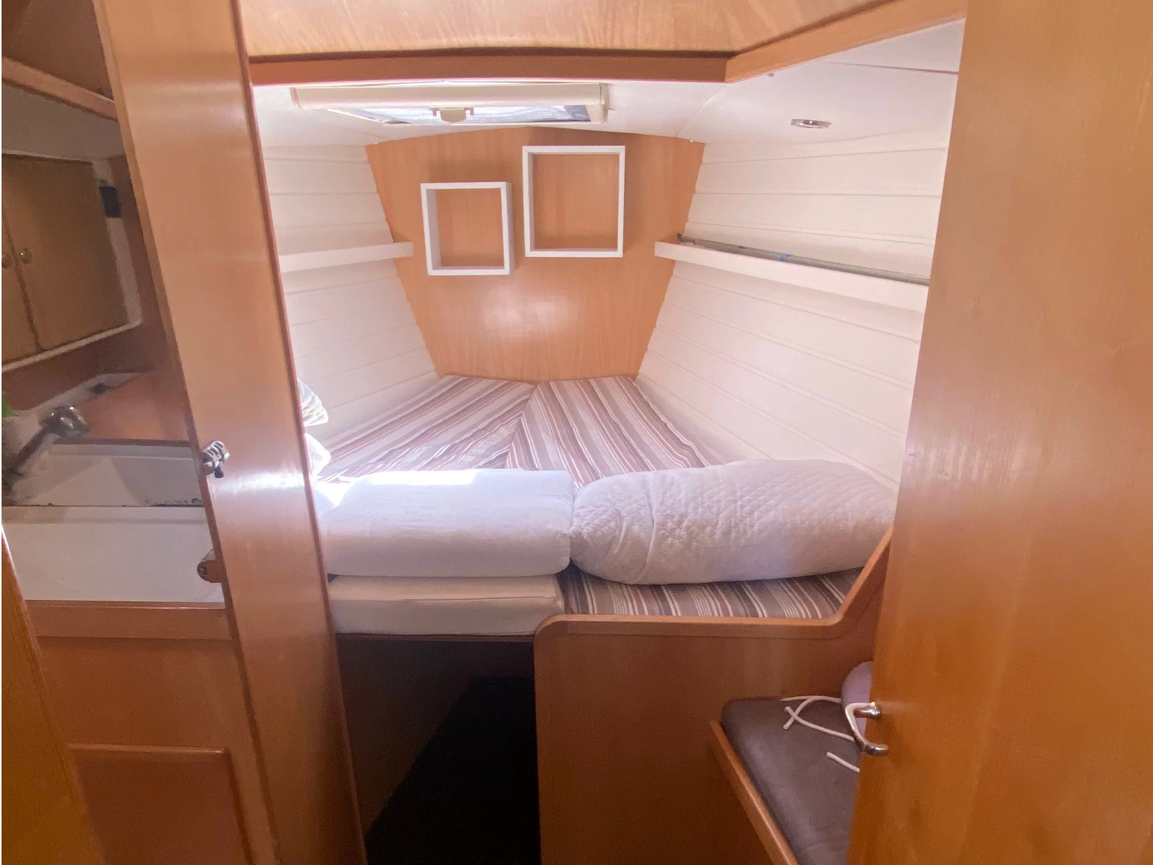 Fast Cruiser 42 (Wasabi) Interior image - 10