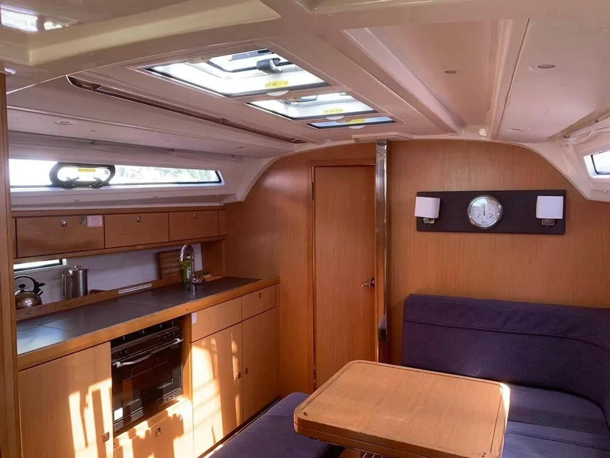 Bavaria Cruiser 41 (WHATEVER) Interior image - 10