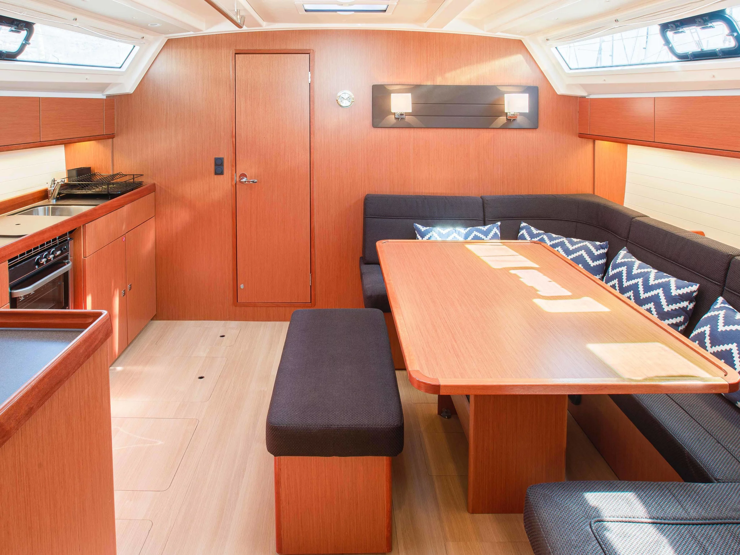 Bavaria Cruiser 46 (Dorabella) Interior image - 7