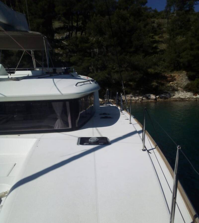 Photo #4 - Lagoon 450 Fly (Diva) in Lavrion - 23599