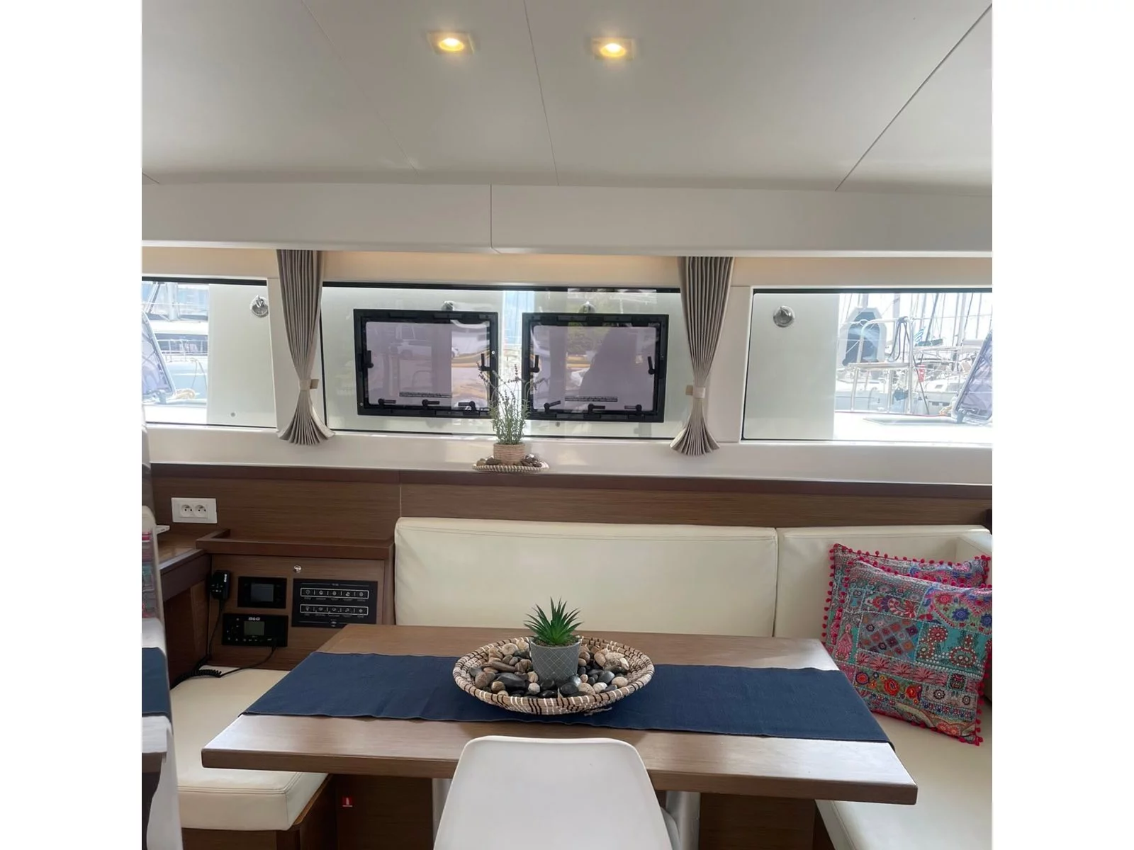 Lagoon 40 (CATALINA) Interior image - 13