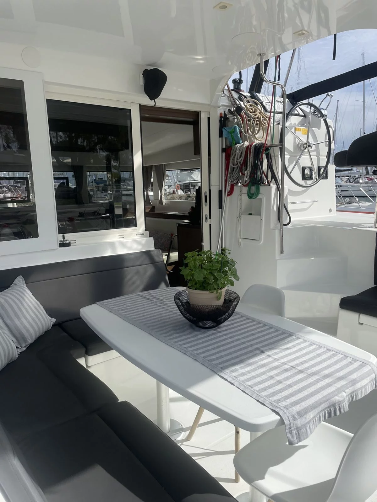 Lagoon 40 (CATALINA)  - 11