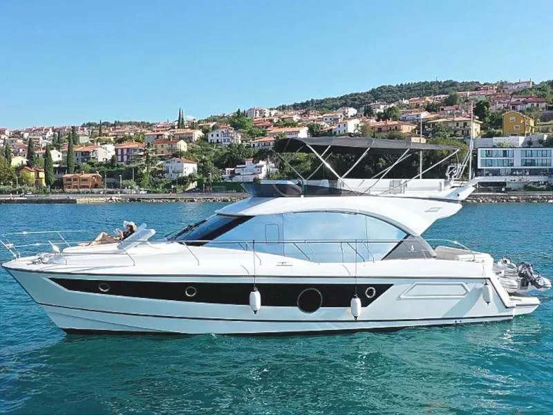 Monte Carlo 52 (Nora) Main image - 0