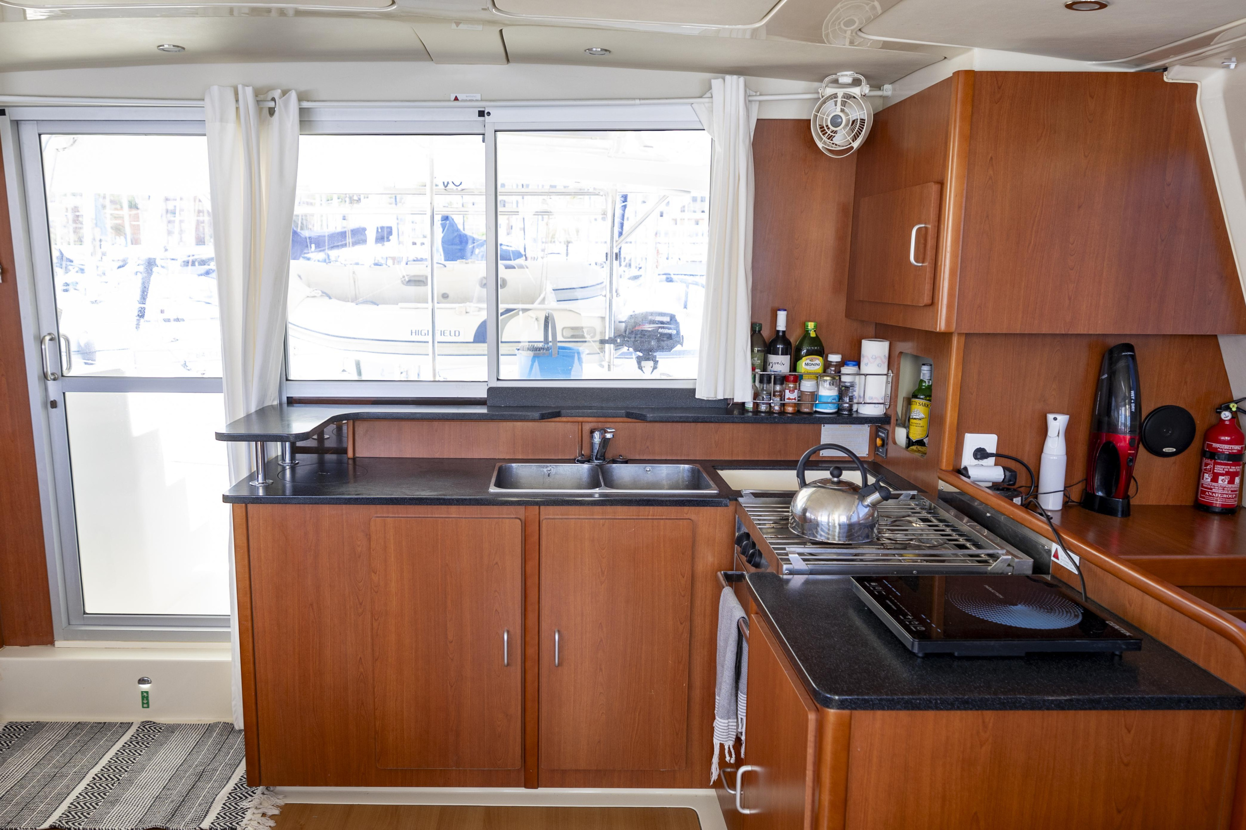 Photo #7 - Leopard 44 (Tongaroa) in El Masnou - 23635